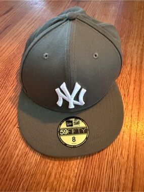 New York Yankees Olive 59FIFTY Fitted Hat by New Era Cap Size 8